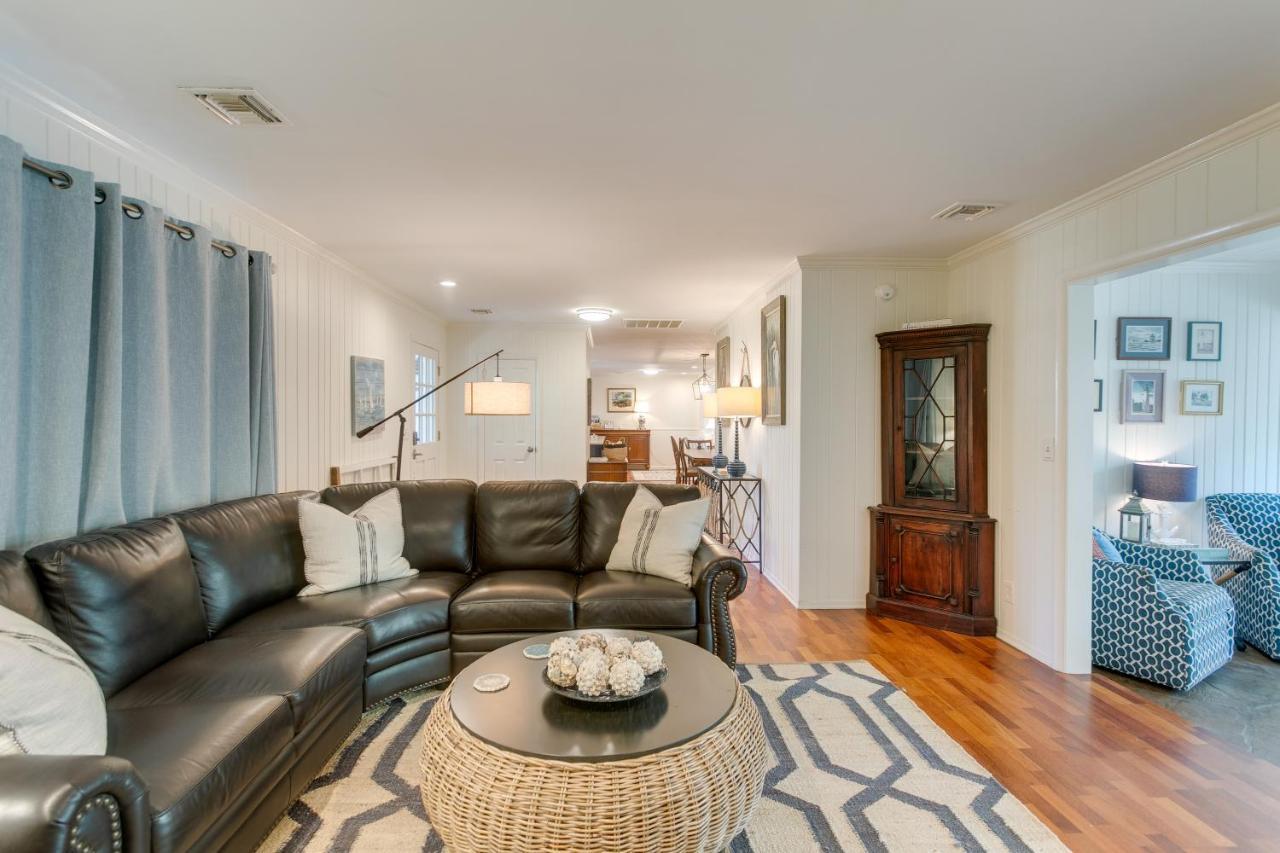 Spacious St Simons Island Vacation Rental With Pool! St. Simons Island Екстер'єр фото