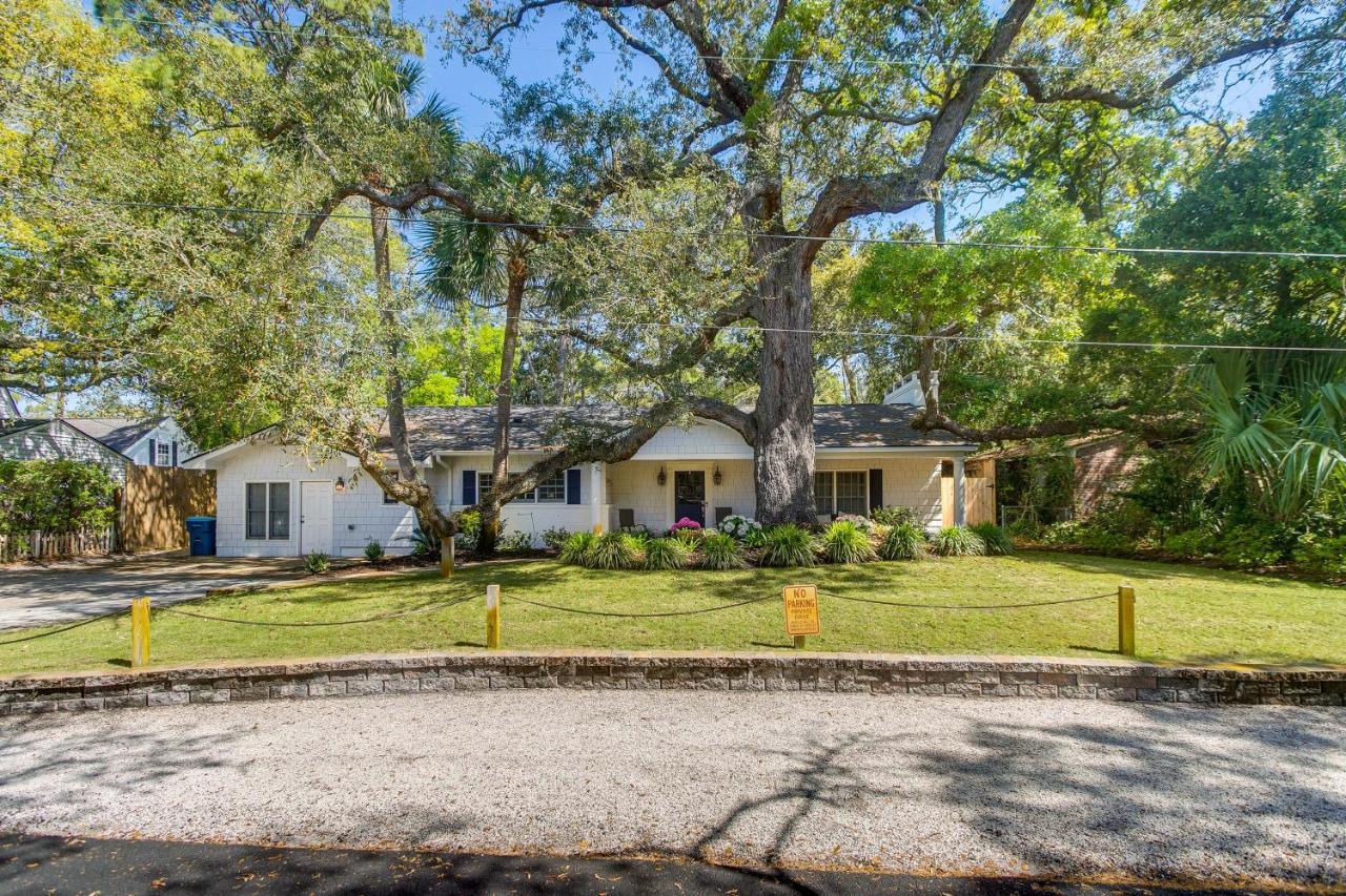 Spacious St Simons Island Vacation Rental With Pool! St. Simons Island Екстер'єр фото